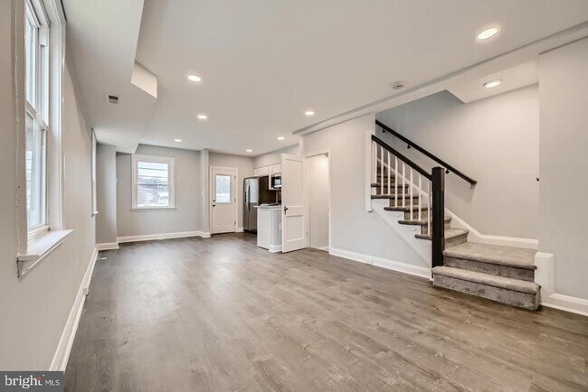 Building Photo - 4429 Newport Ave