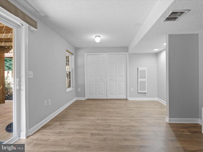 Building Photo - 6014 Martins Landing Ln