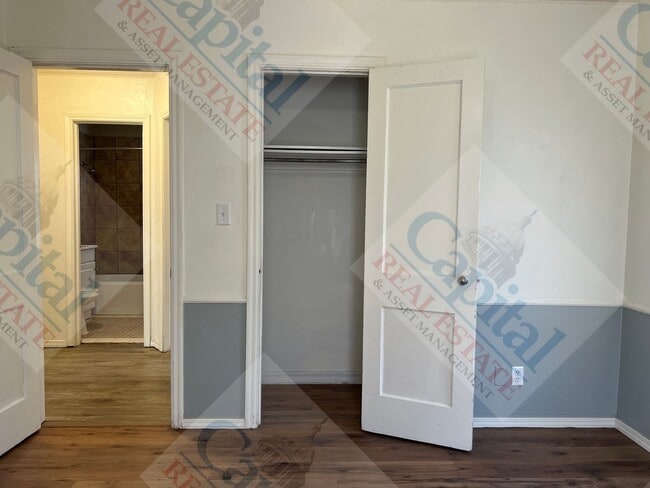 Building Photo - Cozy Cottage