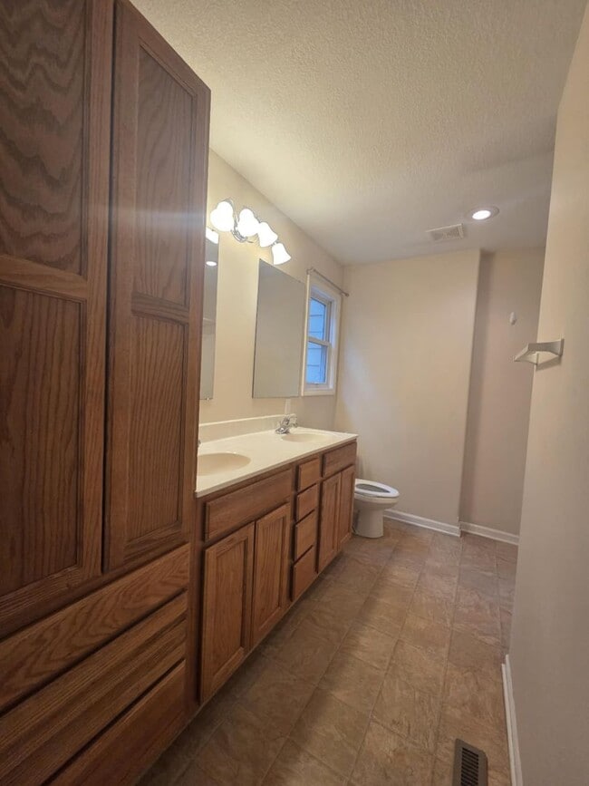Building Photo - 601 Tall Grass Dr