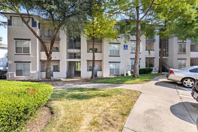 Building Photo - 2929 Kings Rd