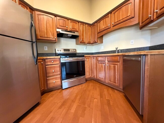 Building Photo - 810 Beverley Dr