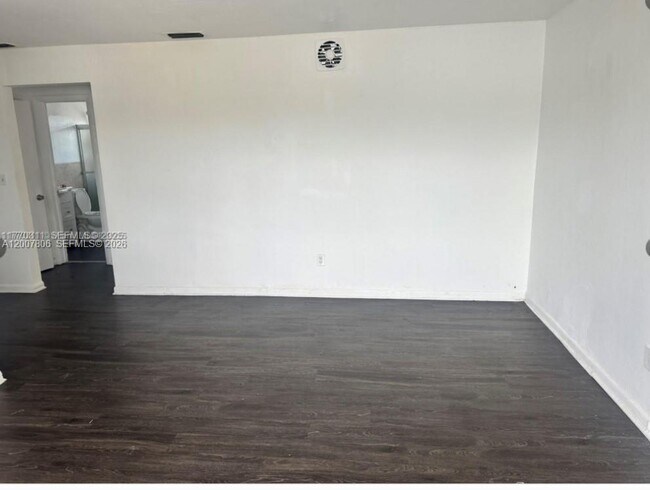 Building Photo - 1931 NE 168th St