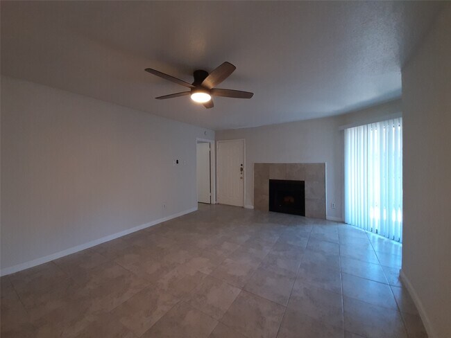 Building Photo - 9700 Leawood Blvd