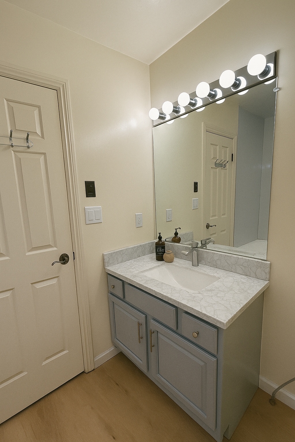 Guest Bathroom - 977 El Camino Real