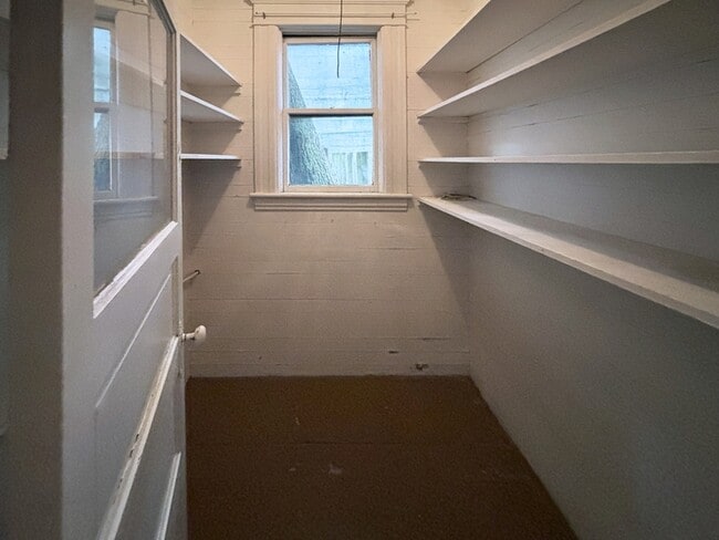 Building Photo - 531 Monroe St