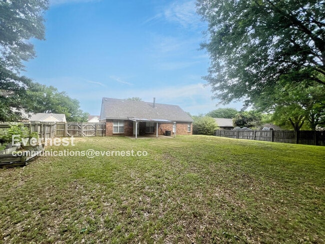 Building Photo - 3525 Dorchester Dr