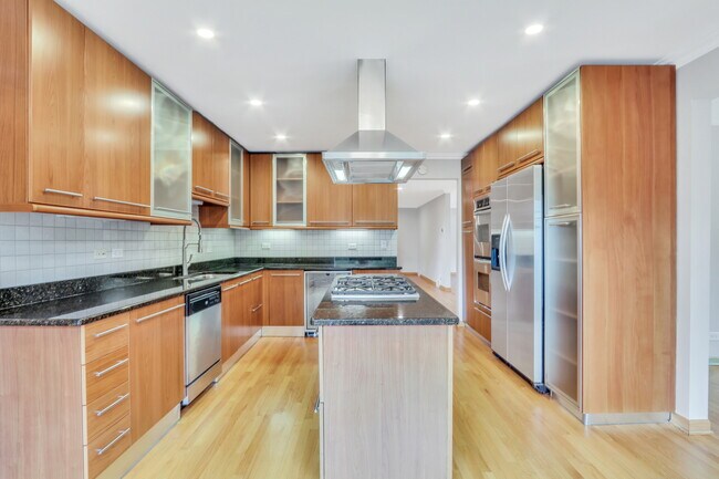 Building Photo - 1206 Lynn Terrace