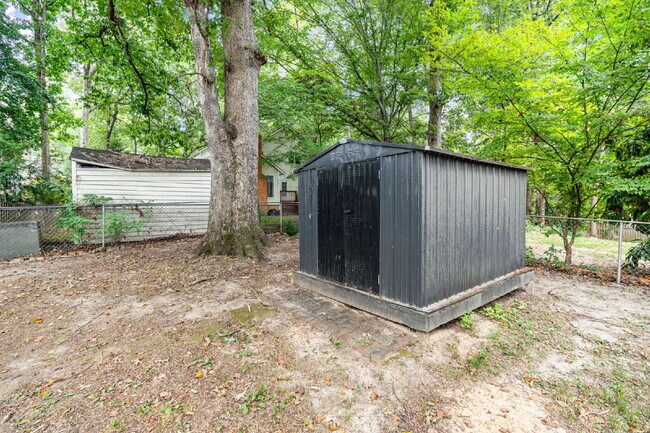 Building Photo - Charming One-Level Home in Quiet Cul-de-Sa...