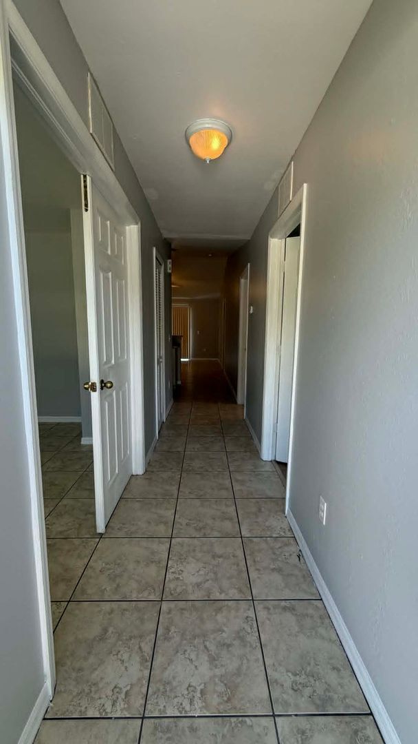 Building Photo - 2 Bedroom + Den in Lehigh Acres