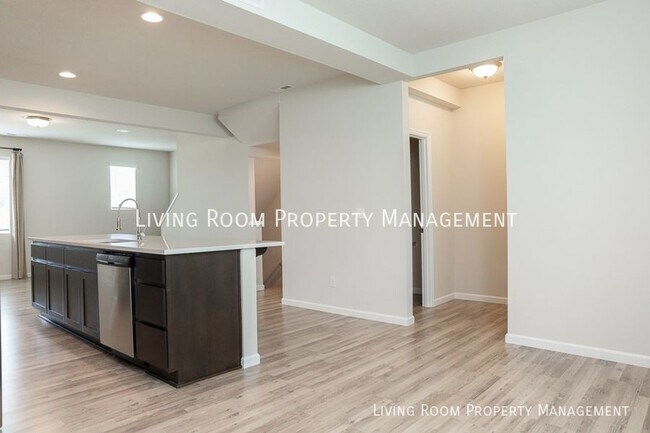 Building Photo - Spacious Townhome in Bethany with an Offic...