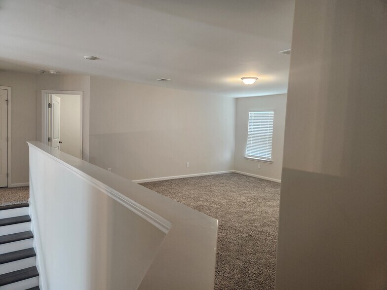 Building Photo - 271 Chestnut Dr