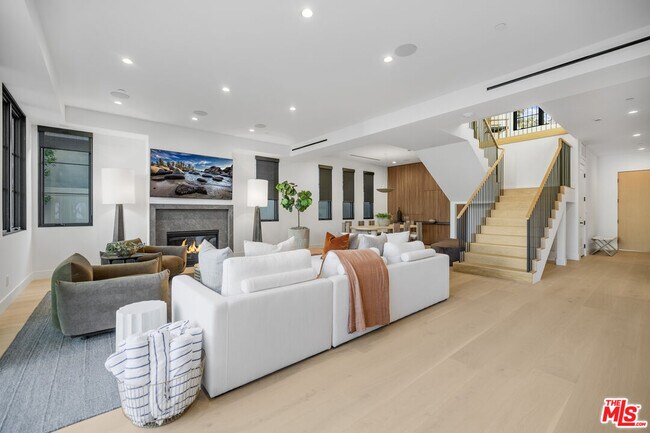 Building Photo - 4256 Camellia Ave