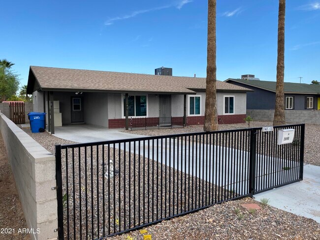 Primary Photo - 2640 N 15th St