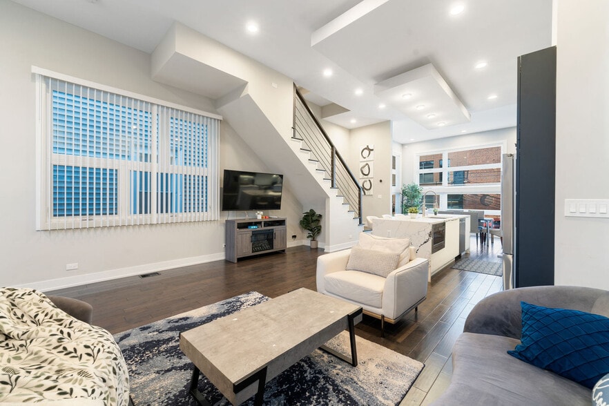 Primary Photo - 2019 N Bingham St