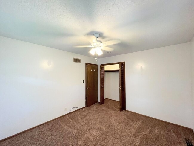 Building Photo - Comfortable 3 Bedroom 2 Bath House in Beau...