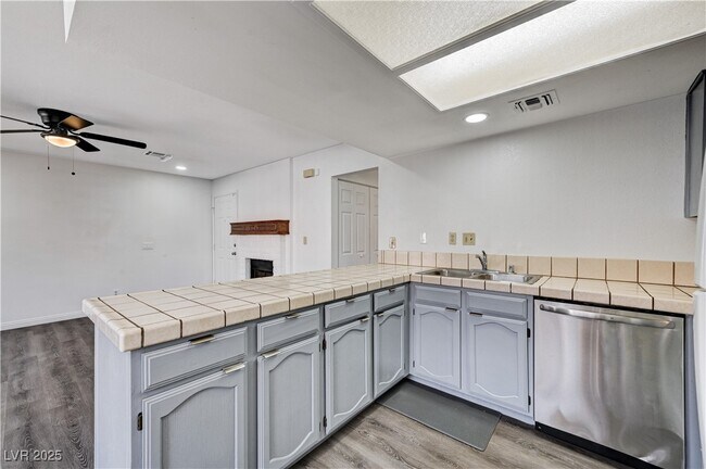 Building Photo - 4150 Sanderling Cir