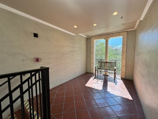 Building Photo - 580 S Sapodilla Ave