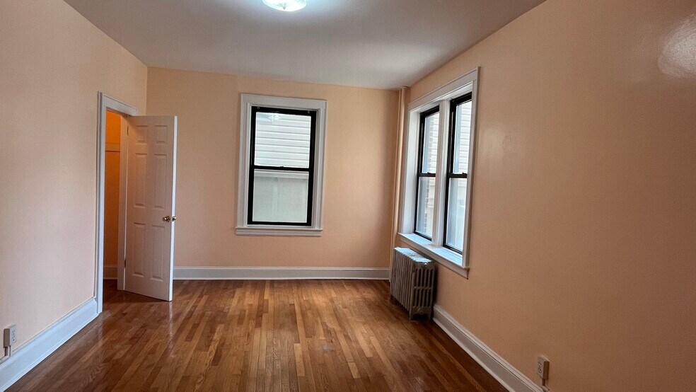 Building Photo - 148 37th St