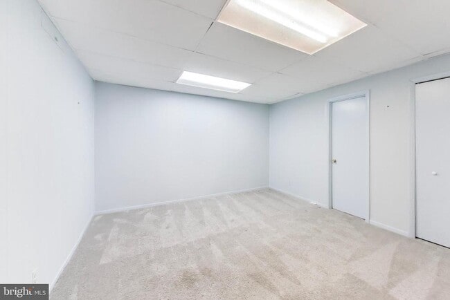 Building Photo - 1718 Crestview Dr
