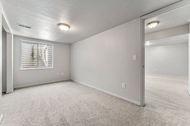 Building Photo - 4-Bed Arvada Home w/ Bedroom & Full Bathro...