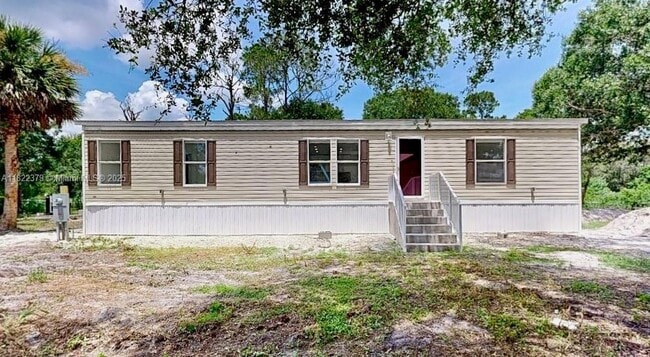 Primary Photo - 720 N Riverside St
