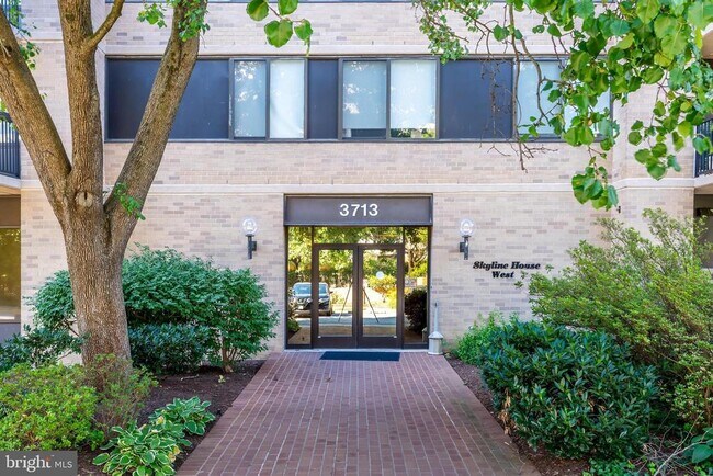 Building Photo - 3713 S George Mason Dr
