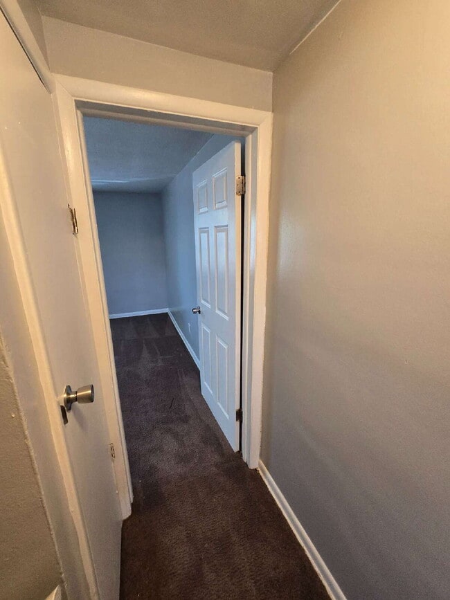 Building Photo - 452 S Napoleon Ave
