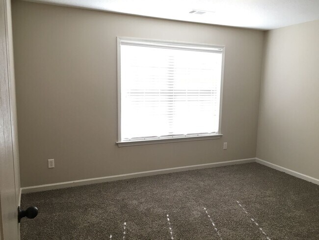 Building Photo - Beautiful 4br Lakeland home with a HUGE bonus room! Over 3300 sq ft! Pets are owner's approval, f...