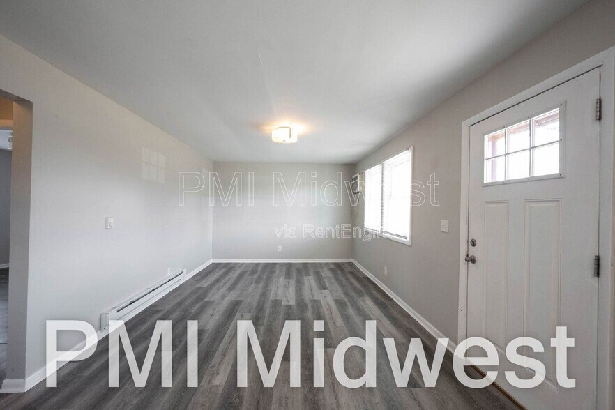 Building Photo - 140 Maple Park Dr