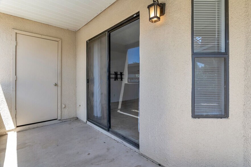 Building Photo - 4850 E Desert Cove Ave