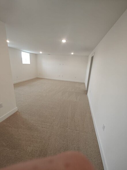 Building Photo - 18 Devon Dr