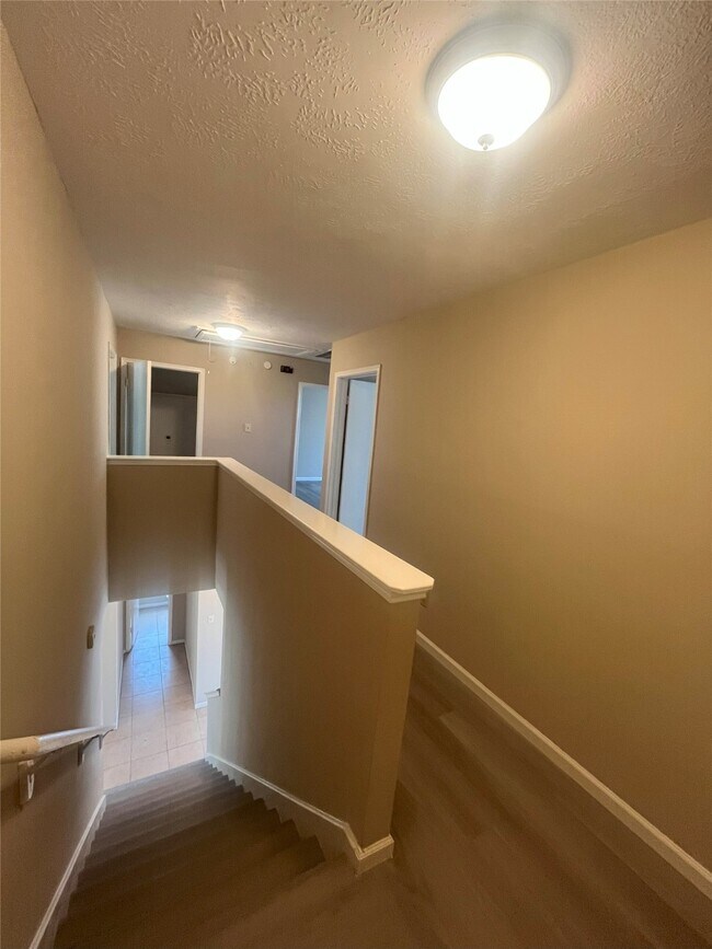 Building Photo - 8202 Alabaster Dr