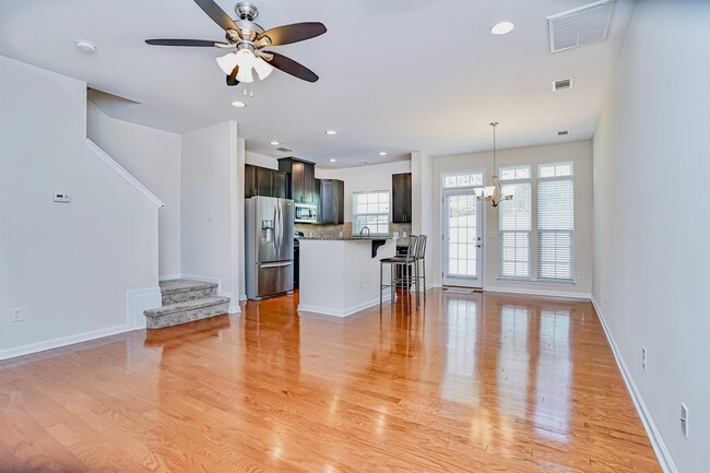 Building Photo - 405 Christiane Way