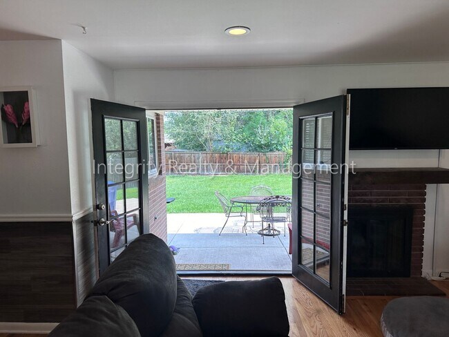 Building Photo - 3367 W Arlington Ave