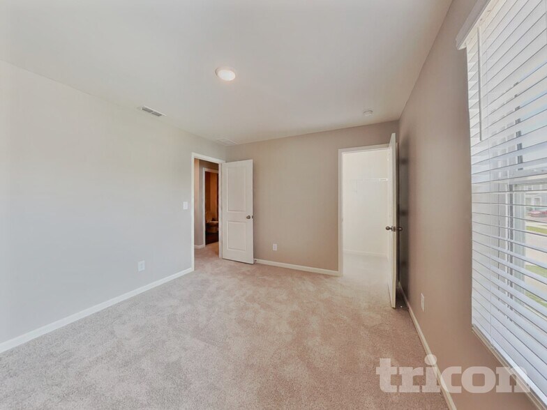 Building Photo - 229 Babbling Brk Dr