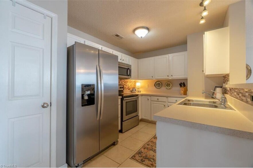 Building Photo - 4320 Cedarcroft Ct