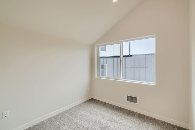 Building Photo - Immaculate Newer Construction - 3 Bed 2 Ba...