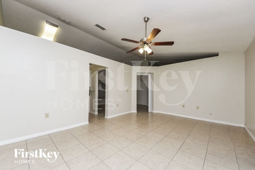 Building Photo - 815 Adour Dr