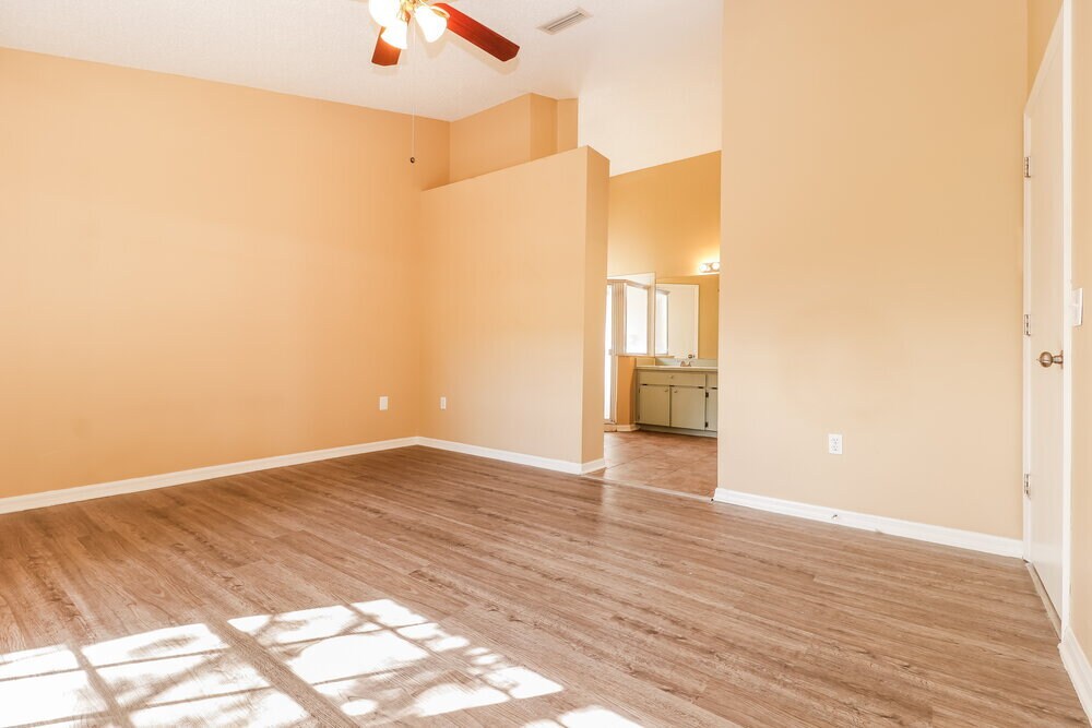 Building Photo - 10244 Rainbow Oaks Dr
