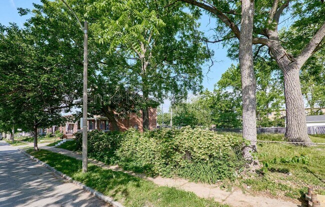 Building Photo - 5021 Ray Ave