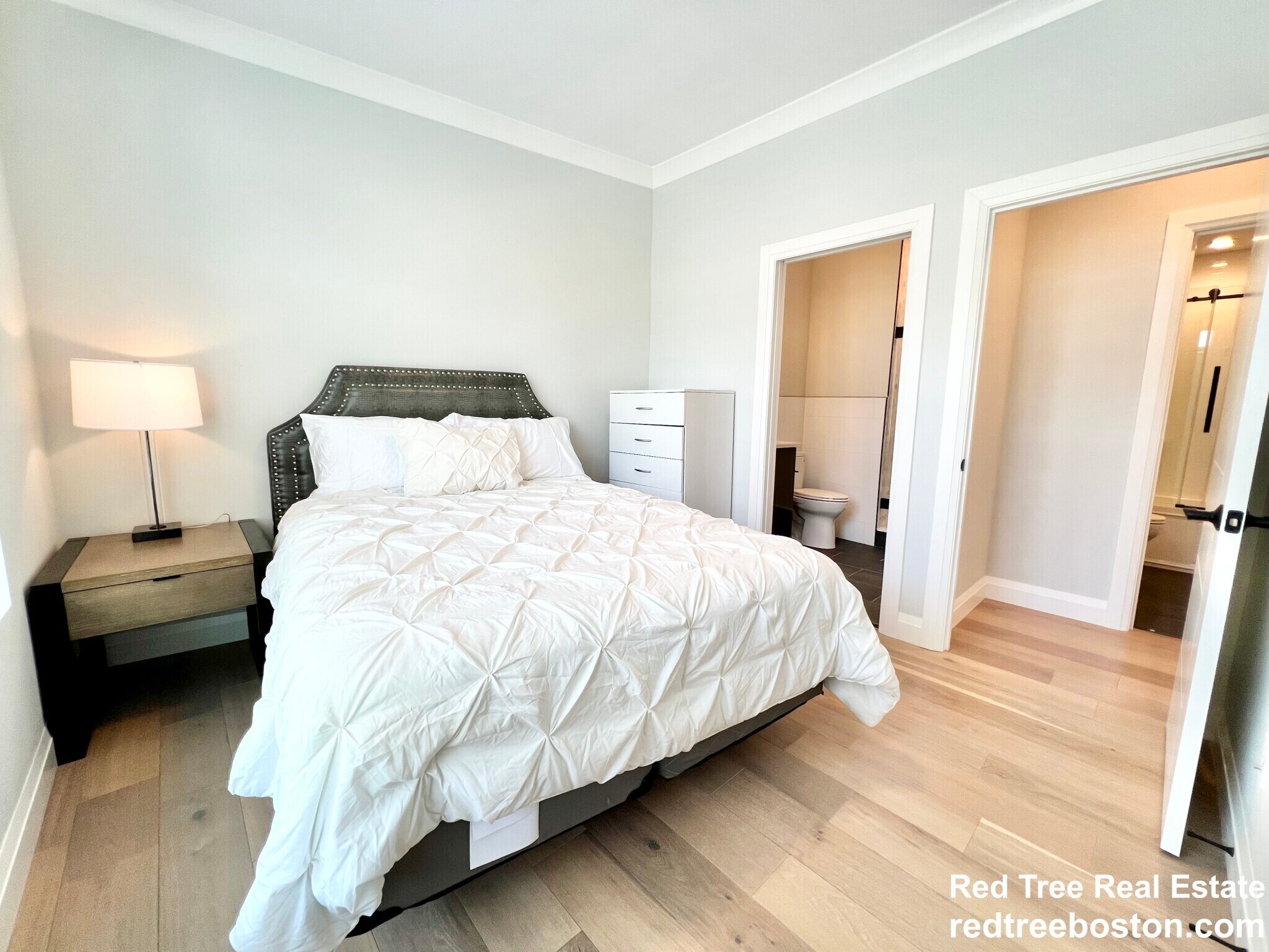 Building Photo - 142 Pleasant St