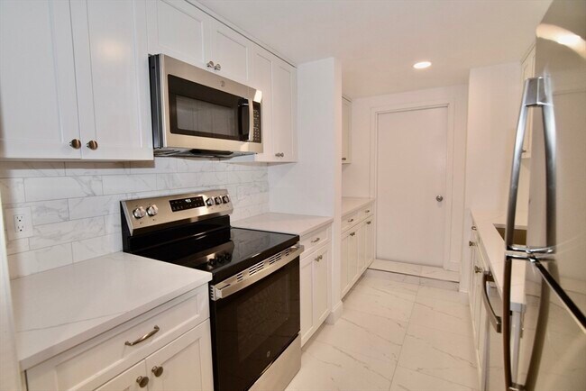 Building Photo - 63 Longwood Ave