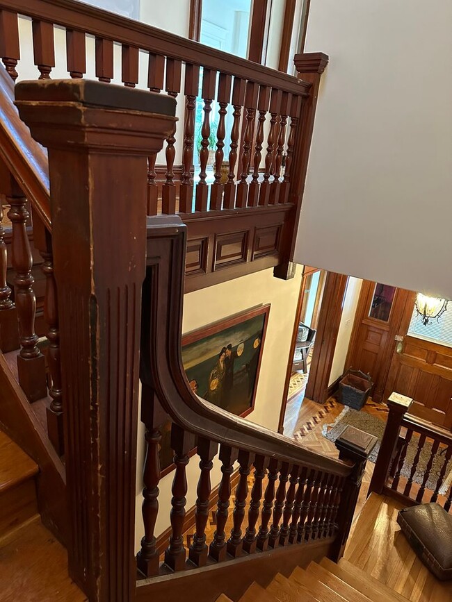 Building Photo - Renovated 3 Bedroom 2 Bathroom House Across From The Park