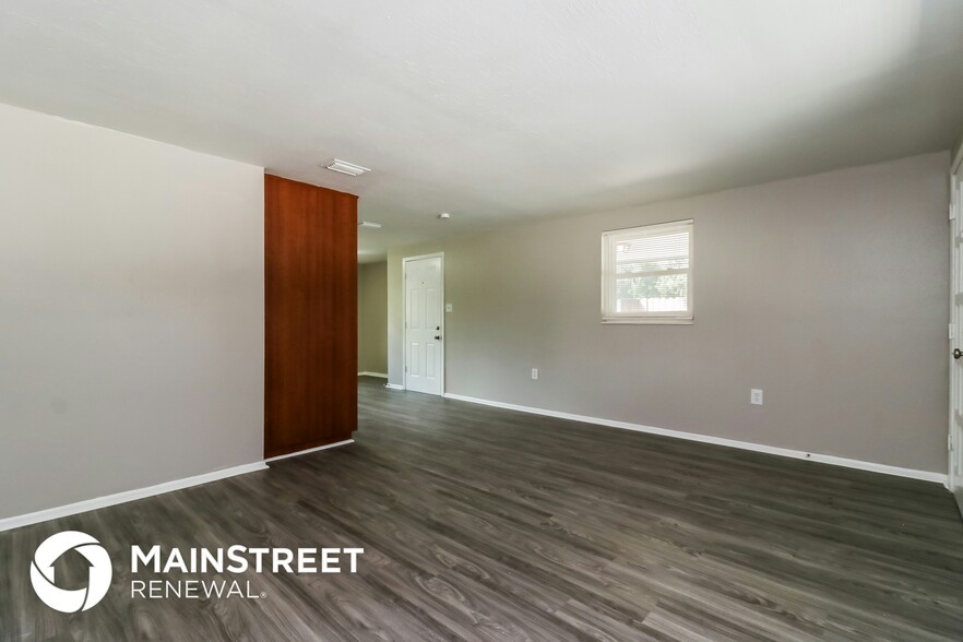 Building Photo - 8912 Hervel Cir