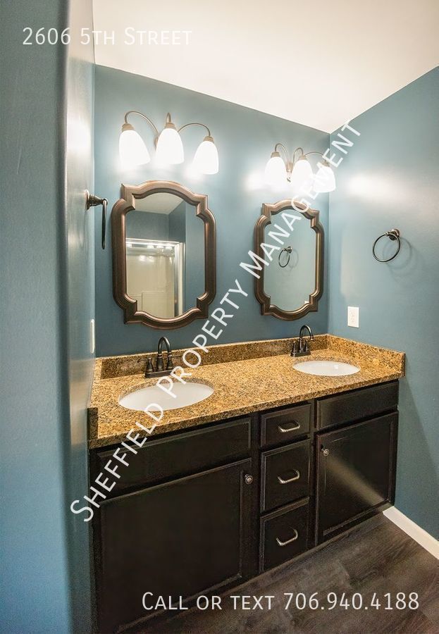 Building Photo - 2606 5 St