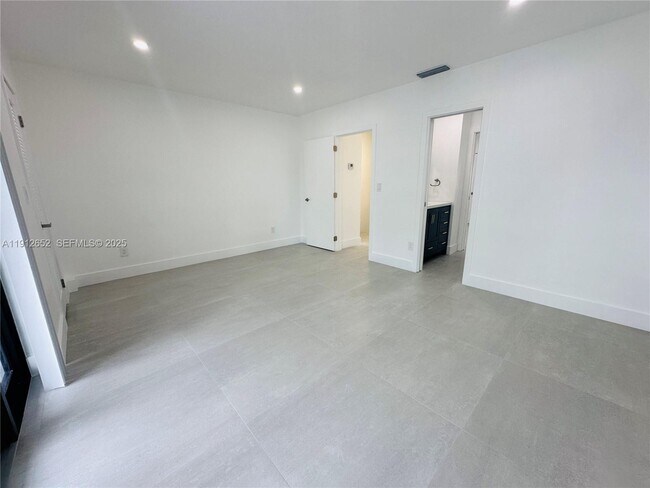 Building Photo - 7157 W 19th Ct