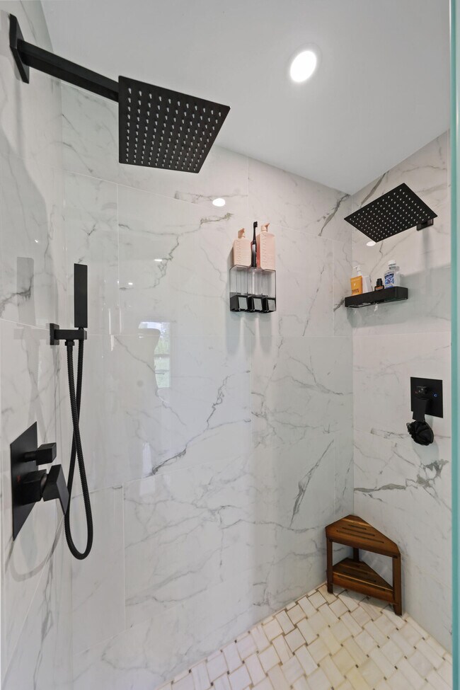 Building Photo - 14704 Black Bear Rd