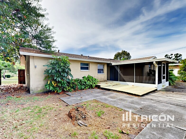 Building Photo - 8589 Lantana Dr