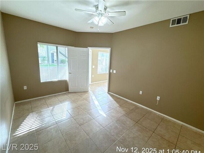 Building Photo - SILVERADO RANCH – 2ND FLOOR CONDO IN A GAT...